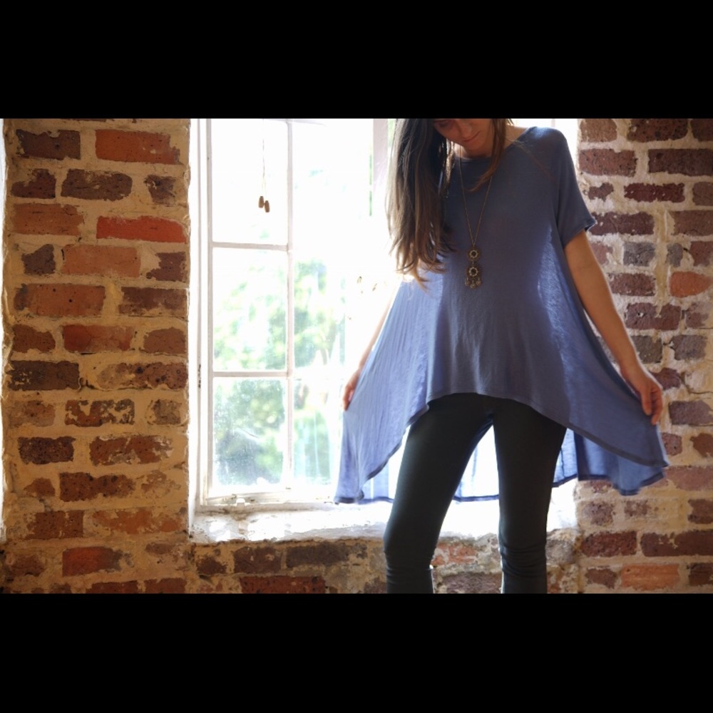 Soft flowy top 💙