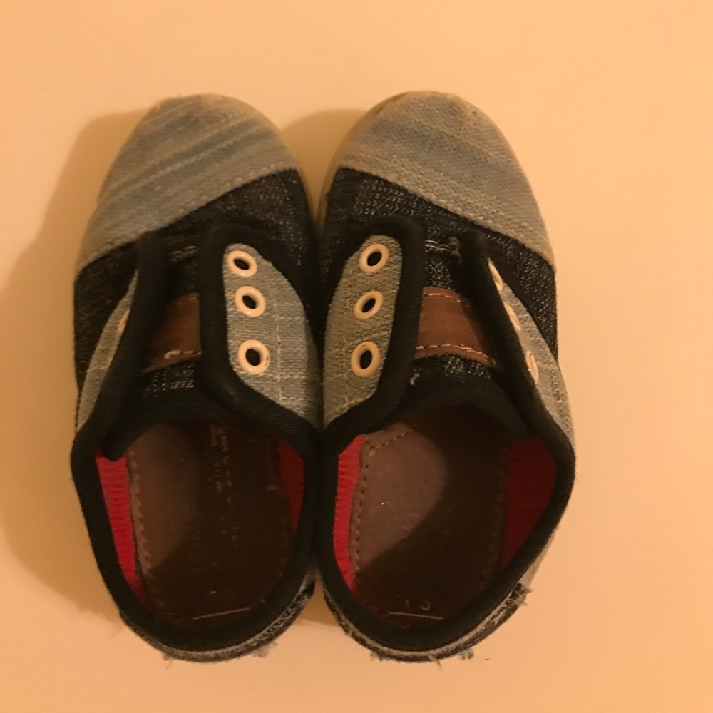 Toms size 6