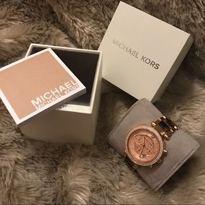❗️GIFT WITH PURCHASE❗️Michael Kors watch