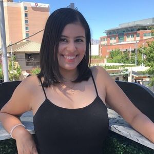 Meet your Posher, Aolani