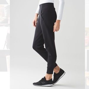 NWT Lululemon Embrace the Space Black Pants Sz 6