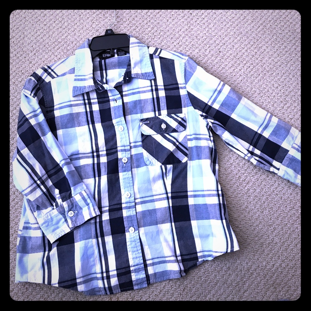 Summer plaid button down with 3/4 sleeves.