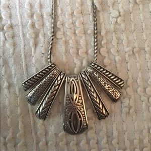 Beautiful silver necklace w flared pendants