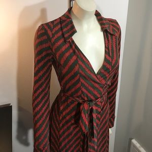 DVF Wrap dress 100% silk size 6