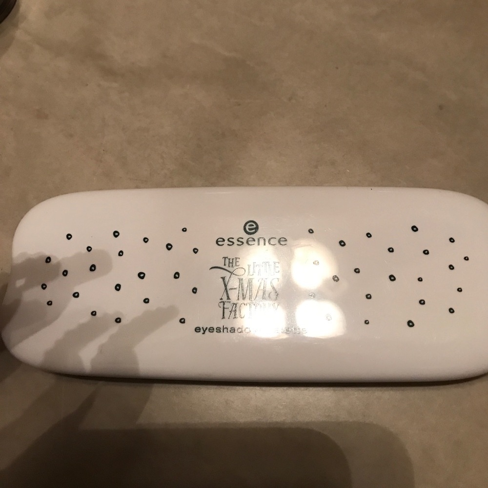 Essence eyeshadow palette
