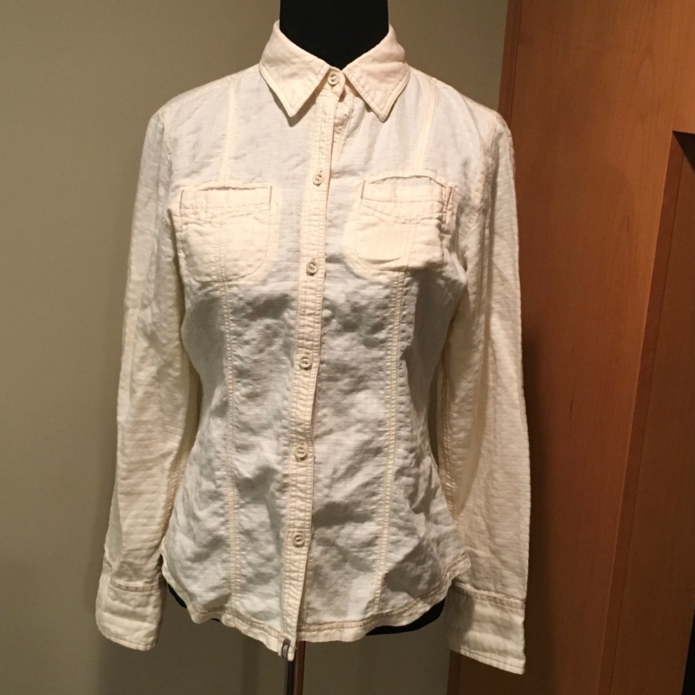 Like new! THE NORTH FACE CREAM BUTTON-UP TOP