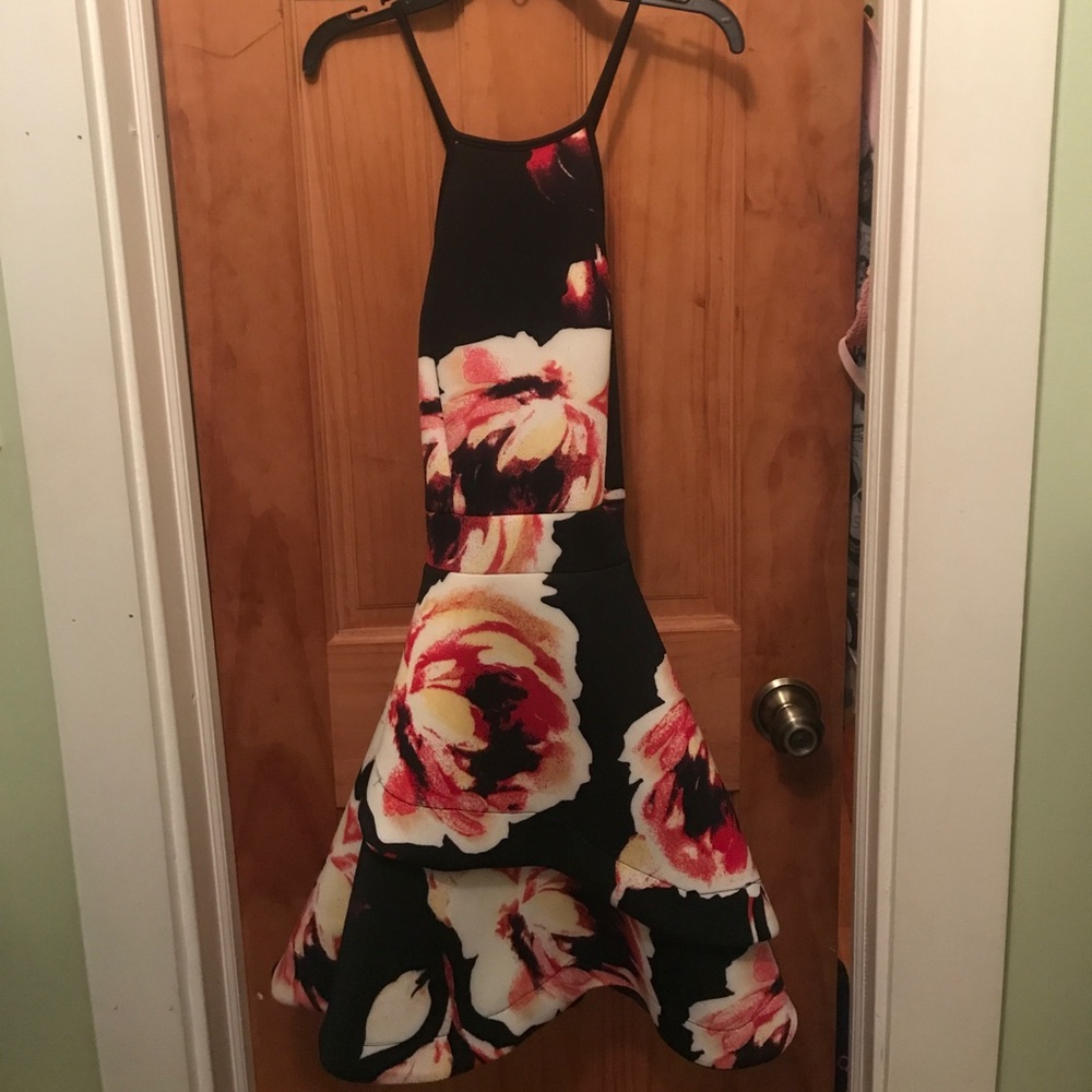 Brand new. Adorable spring/summer dress.