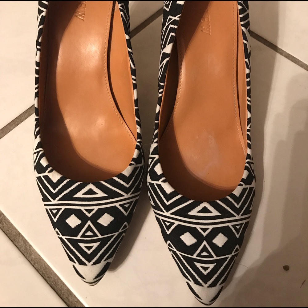 J CREW ISABELLA HEEL!!