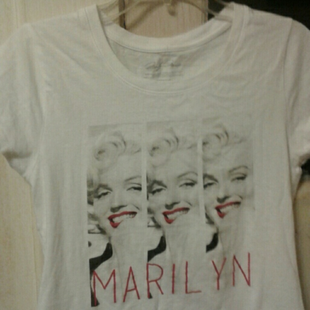 Marilyn Monroe t-shirt women large looks med