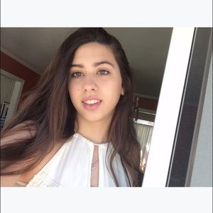 Meet your Posher, Claudia