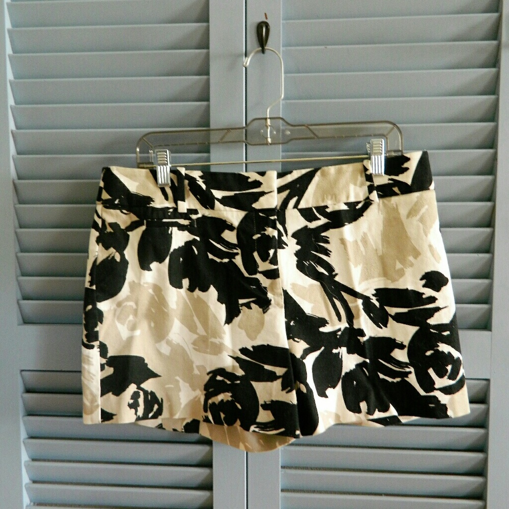 LOFT | Black and Cream Floral Shorts