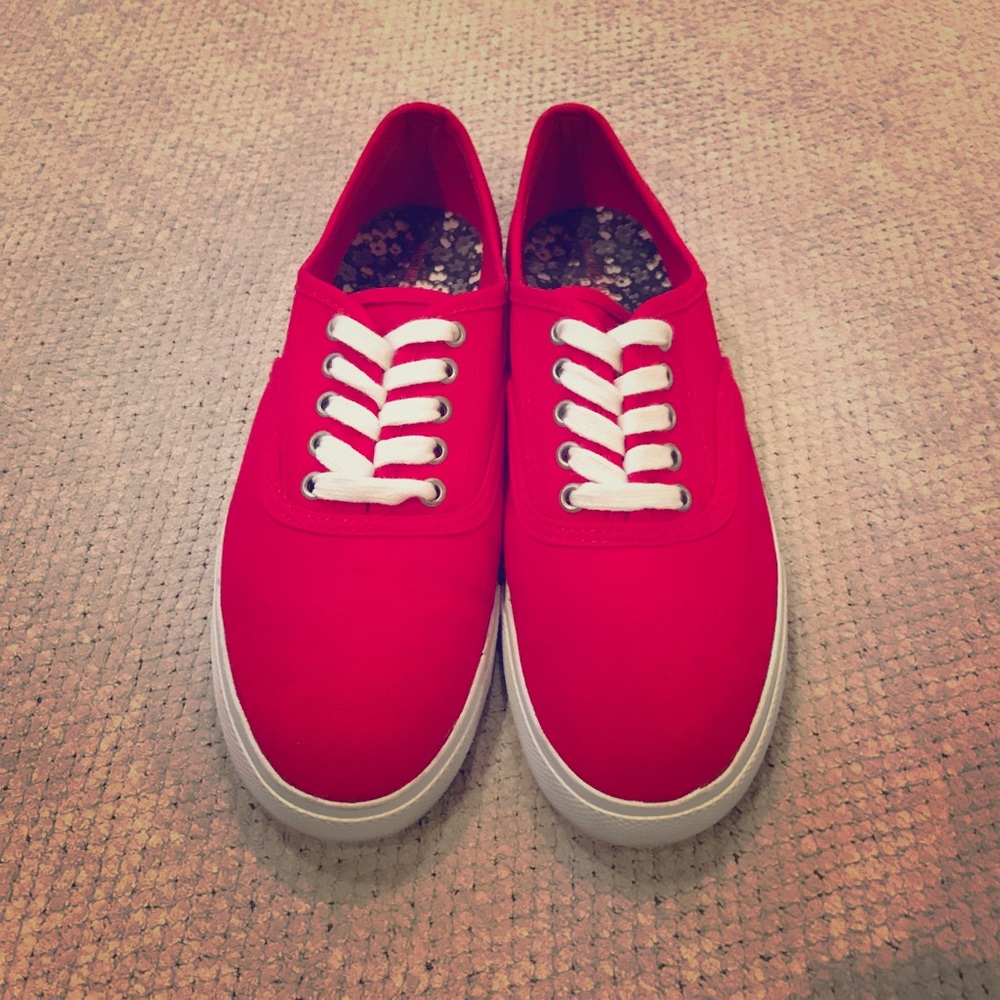 Mossimo (Red) Sz 9 Excellent condition!