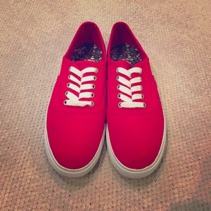 Mossimo (Red) Sz 9 Excellent condition!