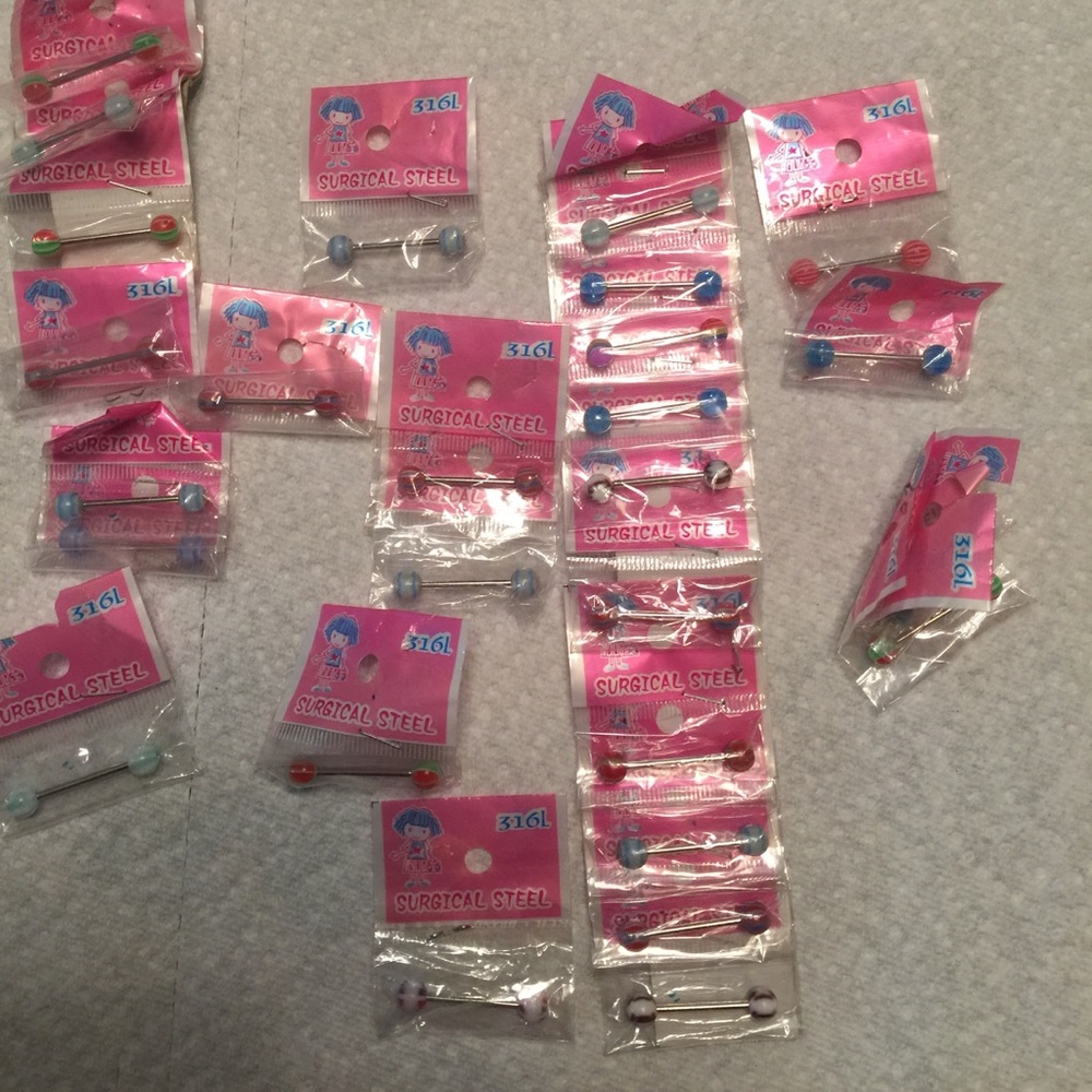 Lot of 27  tongue 👅 rings 💍