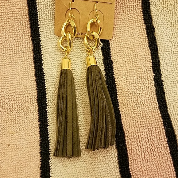 Earrings - Picture 1 of 1