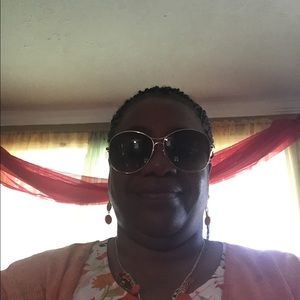 Meet your Posher, Helen