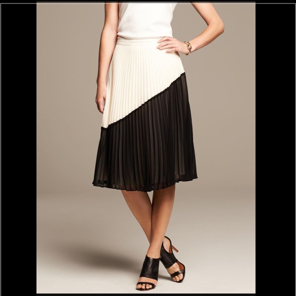 Banana Republic Accordion Skirt