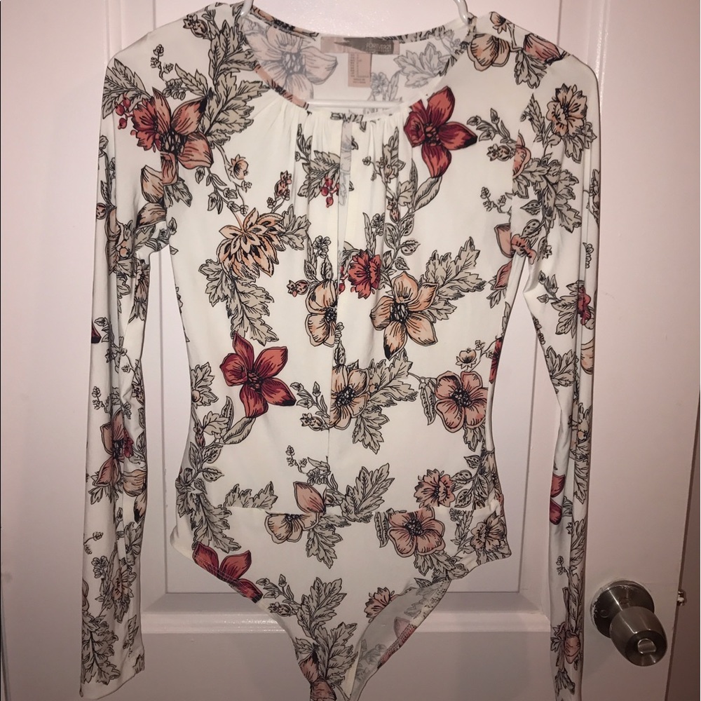 White flower printed top