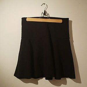 Uniqlo black ponte flounce circle skirt, M