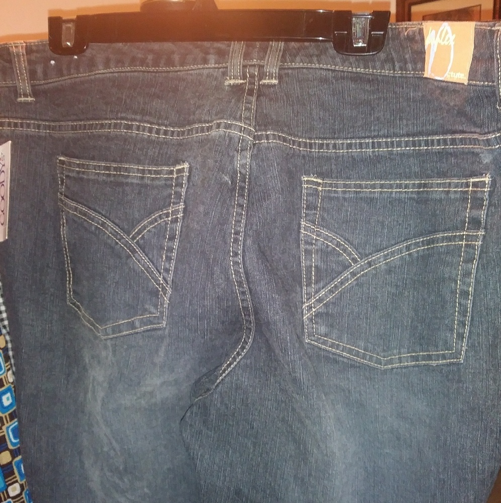 New Jeans - Picture 2 of 4