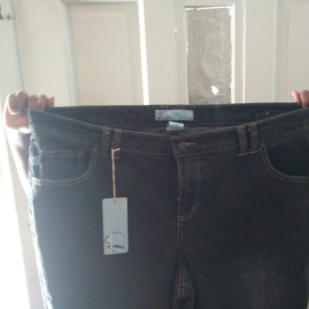 New Jeans - Picture 3 of 4