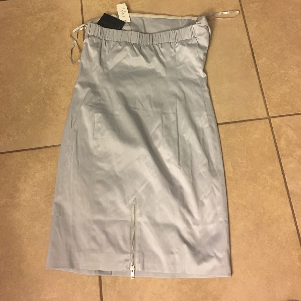Dress - Picture 4 of 4