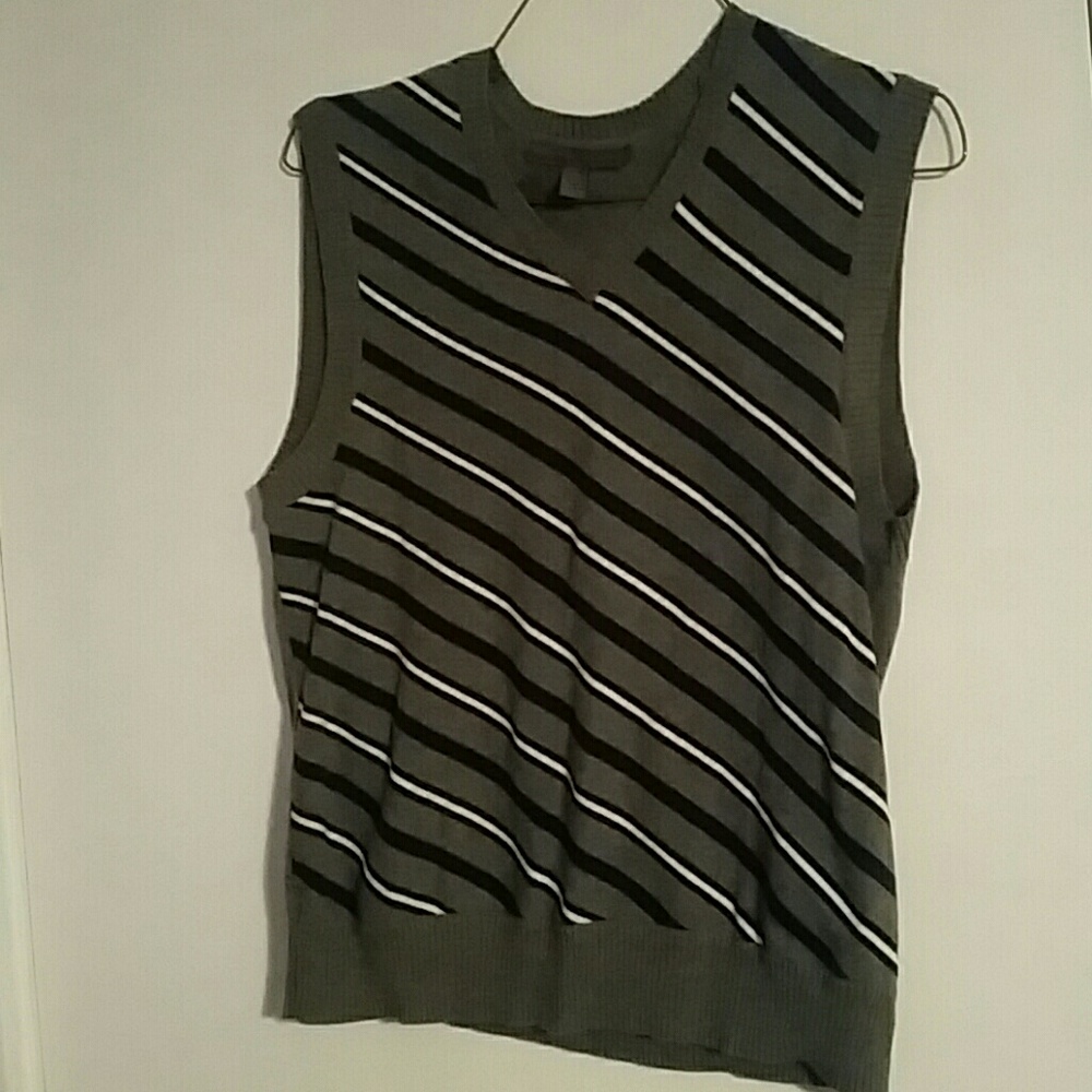 NWOT men's Gray Old Navy Sweater Vest.  Size M.