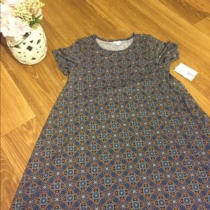 BNWT  LulaRoe Carly size Medium