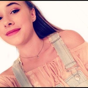 Meet your Posher, Caroline