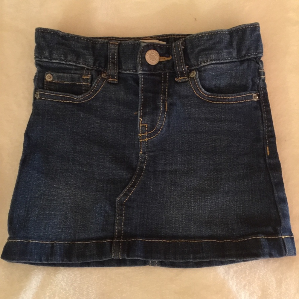 Like new girls Old Navy denim skirt. Size 5
