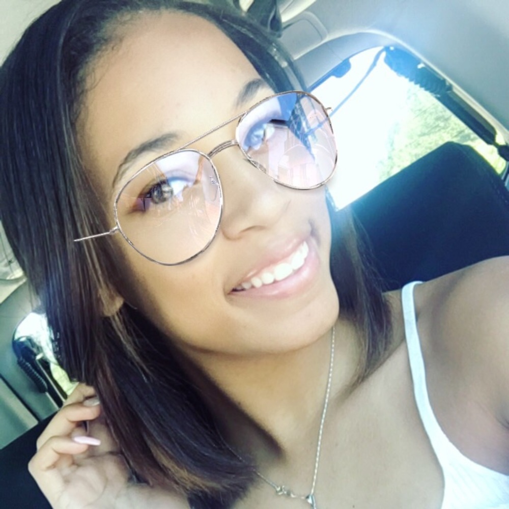 Meet your Posher, Briana