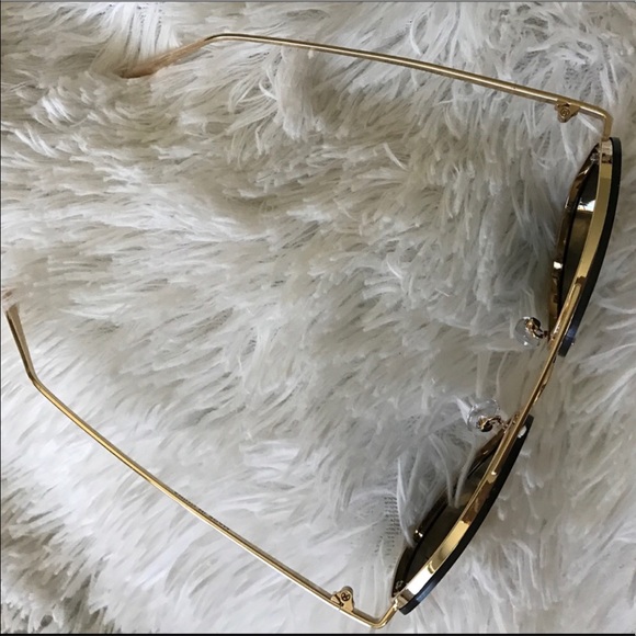 LAST PAIR! NEW | REFLECTIVE GOLD FRAME AVIATORS - Picture 3 of 7