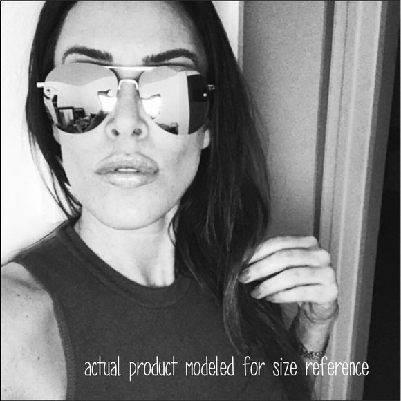 LAST PAIR! NEW | REFLECTIVE GOLD FRAME AVIATORS - Picture 4 of 7