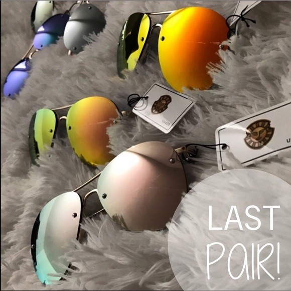 LAST PAIR! NEW | REFLECTIVE GOLD FRAME AVIATORS - Picture 7 of 7