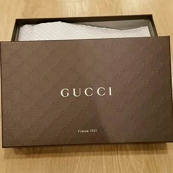 New in box- Authentic Gucci patent leather heels - Picture 3 of 8