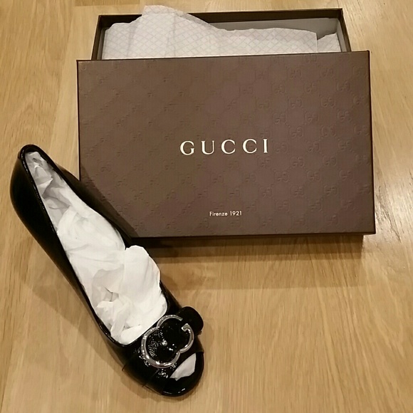 New in box- Authentic Gucci patent leather heels - Picture 4 of 8