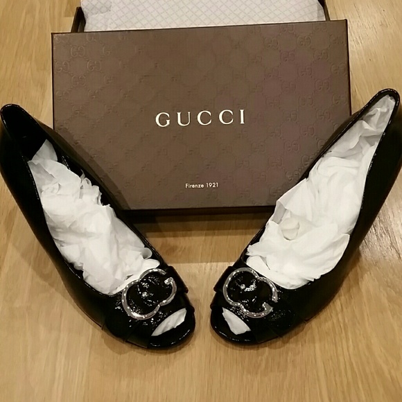 New in box- Authentic Gucci patent leather heels - Picture 2 of 8