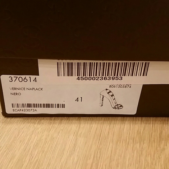 New in box- Authentic Gucci patent leather heels - Picture 8 of 8