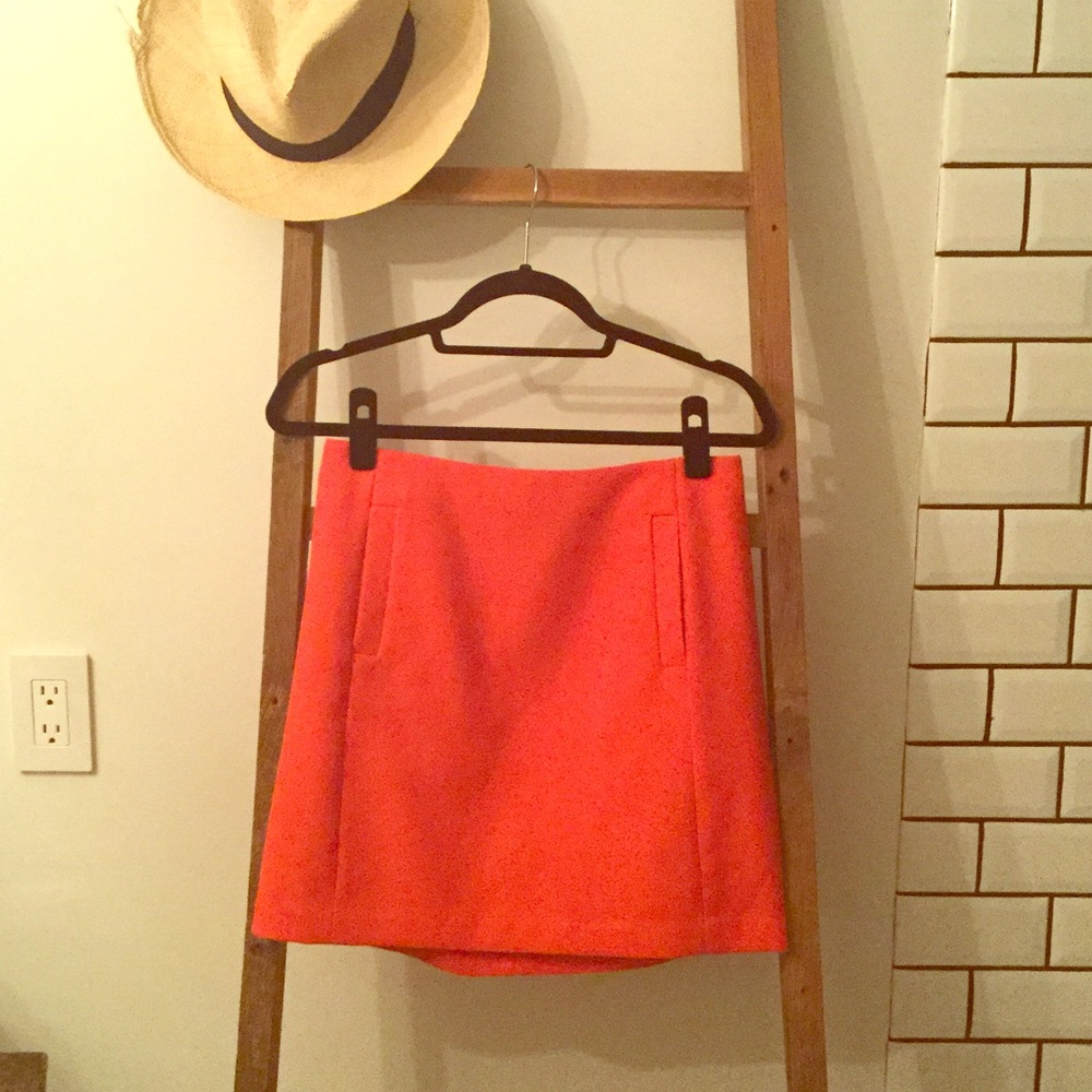 Coral skirt with cute pockets in front