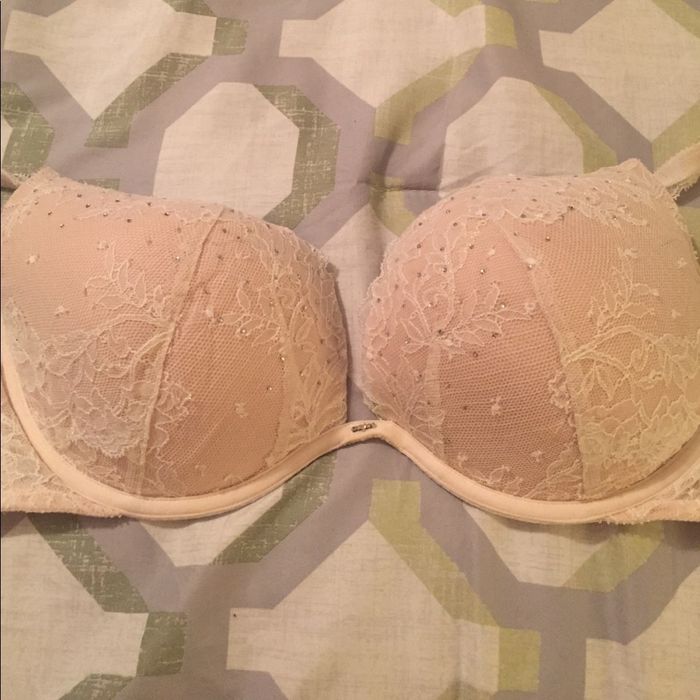 Beautiful lace push-up bra