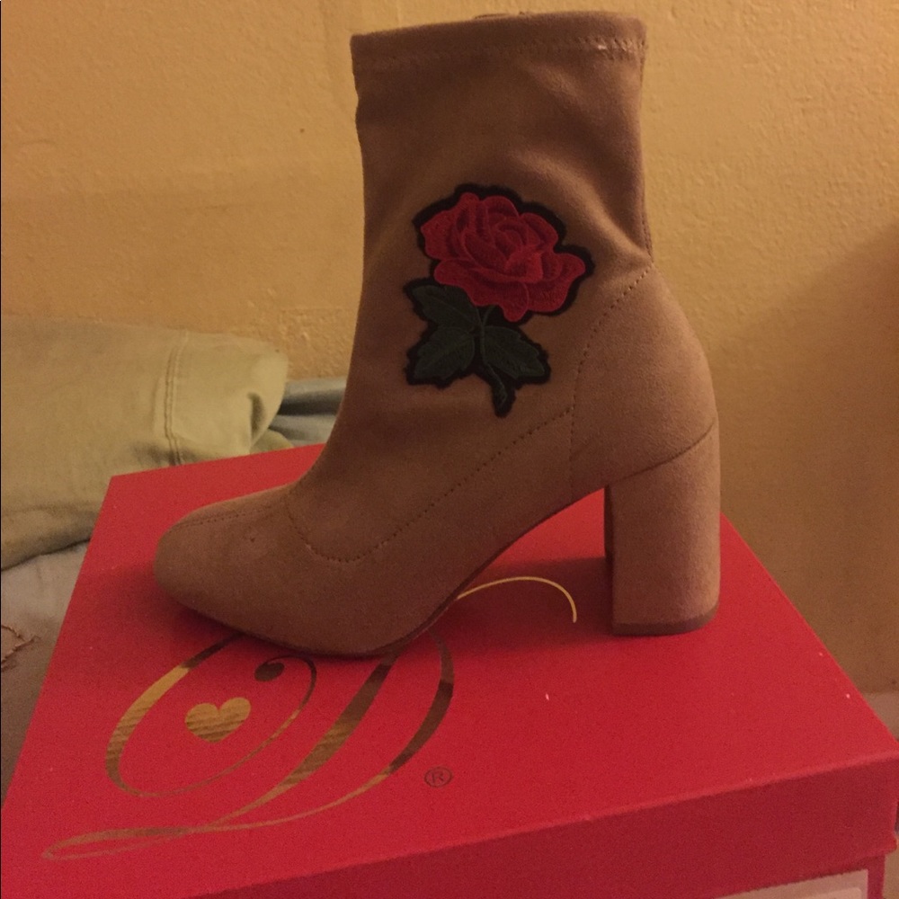 Size 7 excellent condition boots
