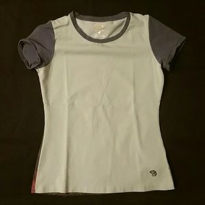 Mountain Hardware t-shirt size S