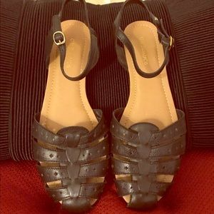 Cute summer black shoes.