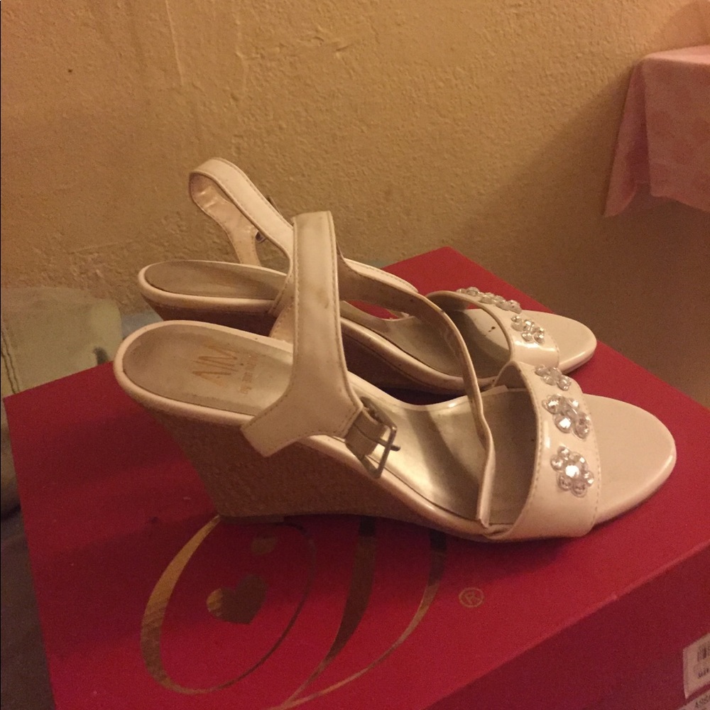 White flower heels