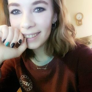 Meet your Posher, Hallie