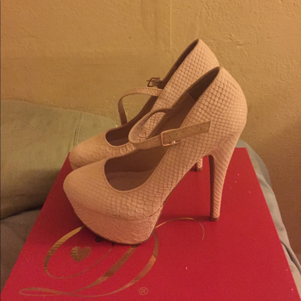 Size 7 Charlotte Russe pumps