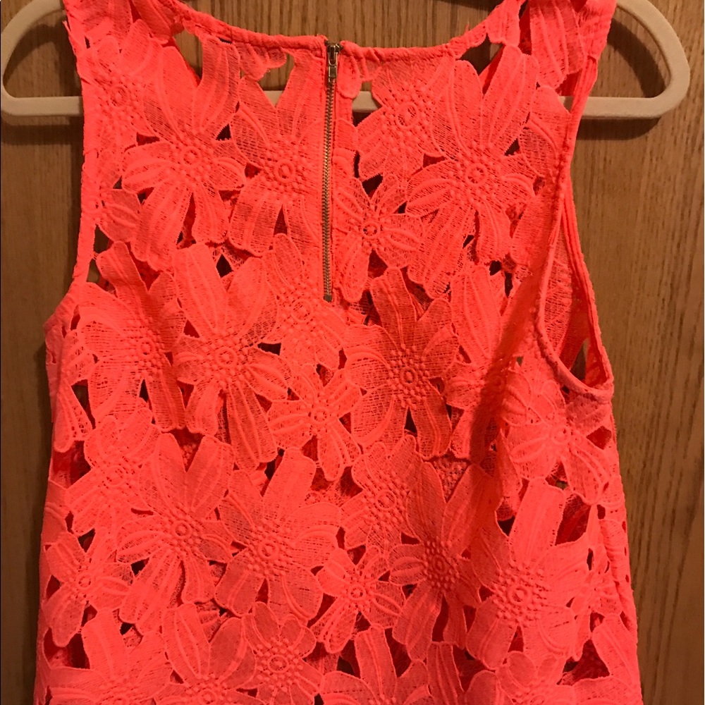 Bright pink top - Picture 3 of 4