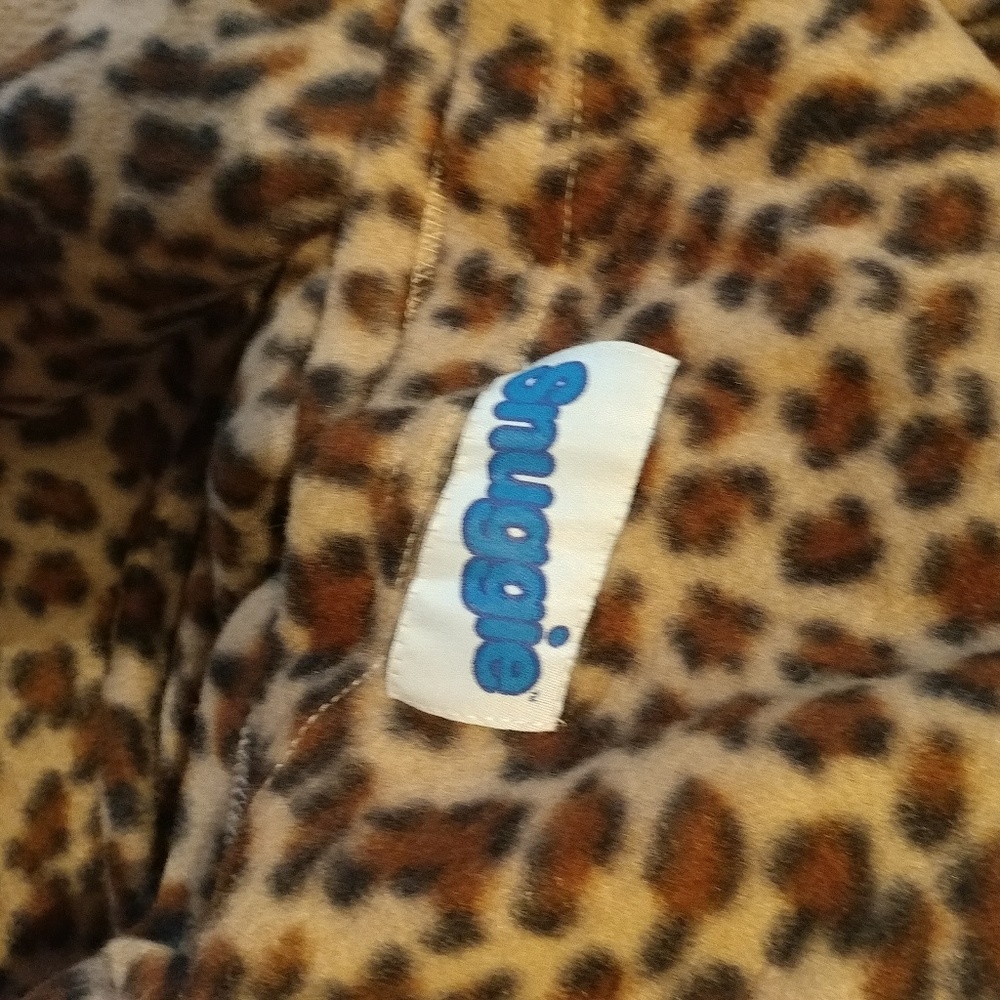 Large leapard print snuggie