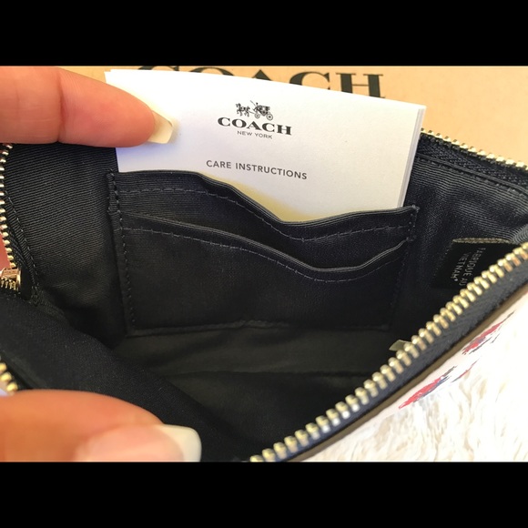 SOLD 💢 Coach Floral Wristlet - Picture 4 of 4