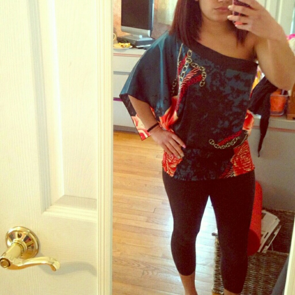 ONE SHOULDER ROSES TOP